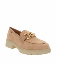 Mocassini in suede beige con suola spessa di un beige chiaro, caratterizzati da una catena decorativa sulla parte frontale per un tocco di stile in più.