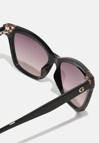 Guess Aurinkolasit - shiny black