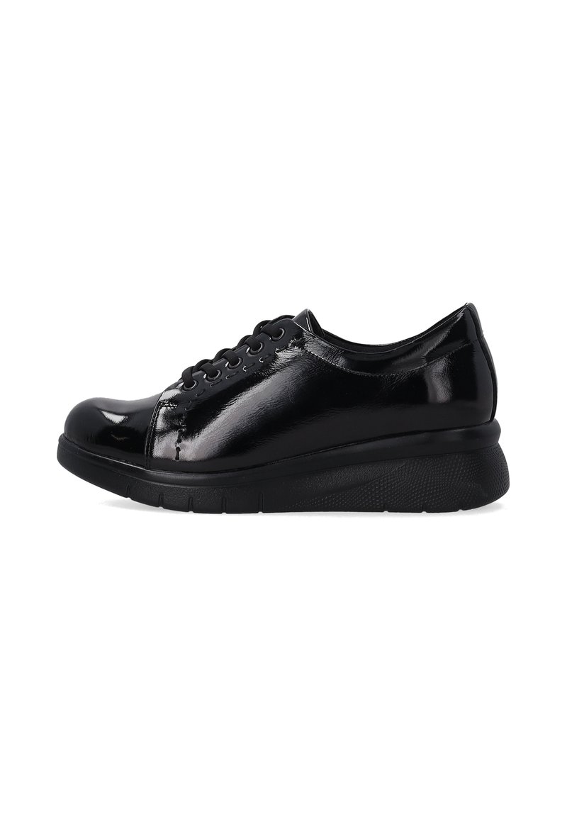 Czarne sneakersy z lakierowanej skóry, z okrągłym noskiem, sznurowanym zapięciem, teksturowaną gumową podeszwą i wyściełanym obcasem dla dodatkowego komfortu.