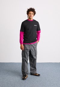 Vans SPORT LOW UNISEX - Športni copati - black