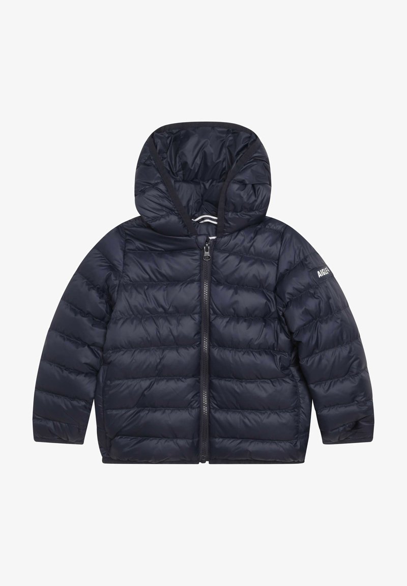 Doudoune bleu marine avec capuche, fermeture éclair à l'avant, manches longues et petit logo "AIGLE" sur la manche gauche.