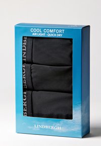 Svart underklädesset i en genomskinlig förpackning med en blå låda som visar "Cool Comfort" och funktioner som "luftigt" och "snabbtorkande."