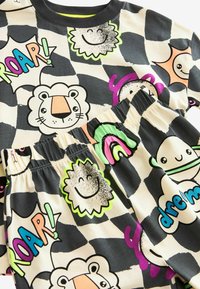 Next REGULAR FIT - Pižamos komplektas - black white character checkerboard