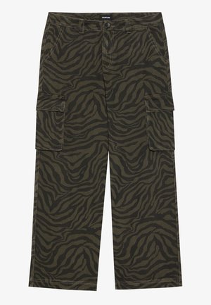 Cargo bukser i mørk olivengrøn med sort tigermønster. Har flere sidelommer og en løs, afslappet pasform.