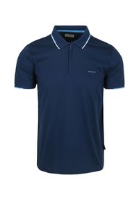 Navyblauwe poloshirt in een lichtgewicht stof, met een ritskraag, contrasterende lichtblauwe accenten en een klein logo op de voorkant.
