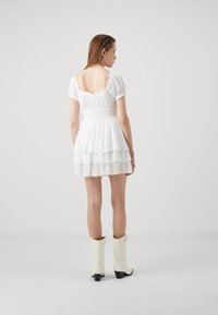 Hollister Co. SAIDIE TRIPLE TIER ROMPER PRETTY - Dnevna haljina - bright white