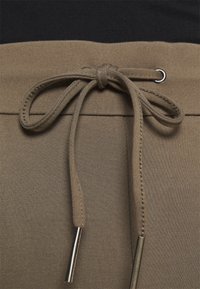 ONLY Petite ONLPOPTRASH EASY - Calças - bungee cord