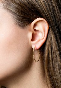 Jane Kønig SMALL BEAD CREOLE - Vienas auskaras - gold plated