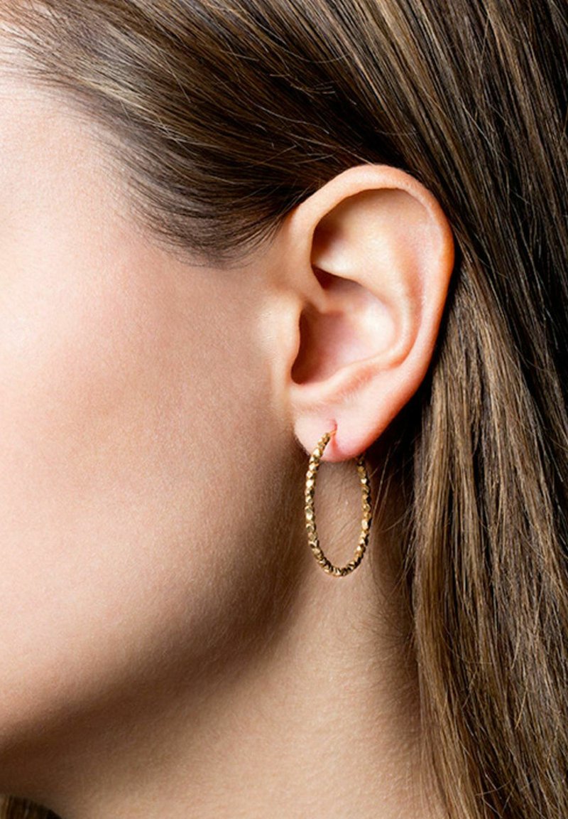 Jane Kønig SMALL BEAD CREOLE - Vienas auskaras - gold plated