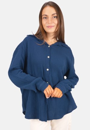 Chemise bleu marine à boutons, en tissu texturé, avec capuche, manches longues et coupe décontractée.