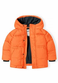 Giaccone invernale per bambini di colore arancione brillante, imbottito, con cappuccio, fodera interna nera, tasche frontali e chiusura con bottoni a pressione e zip.