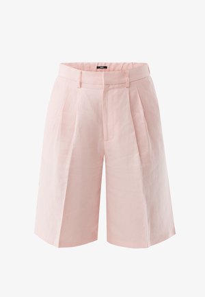 Shorts in lino rosa chiaro con vita alta, caratterizzati da pieghe stirate, tasche e un taglio dritto, progettati per una vestibilità ampia.