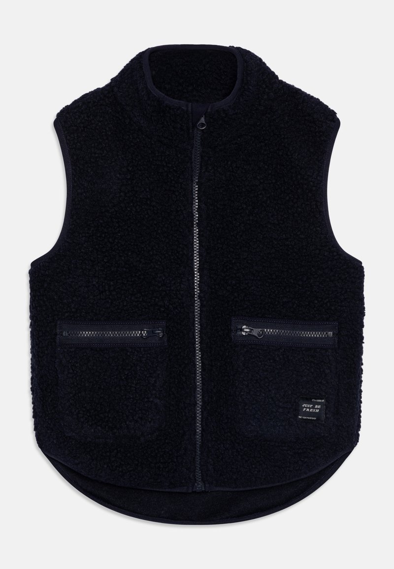 Granatowy fleece'owy kamizelka z wysokim kołnierzem, przednim zamkiem i dwoma kieszeniami na zamek błyskawiczny. Miękka tekstura, zaokrąglony dół i metka blisko dolnej krawędzi.