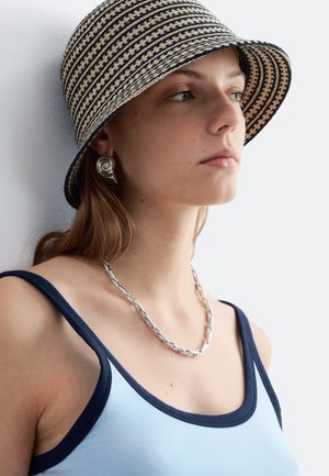 & OTHER STORIES, & OTHER STORIES CROCHET BUCKET HAT - Klobúk - black sand
