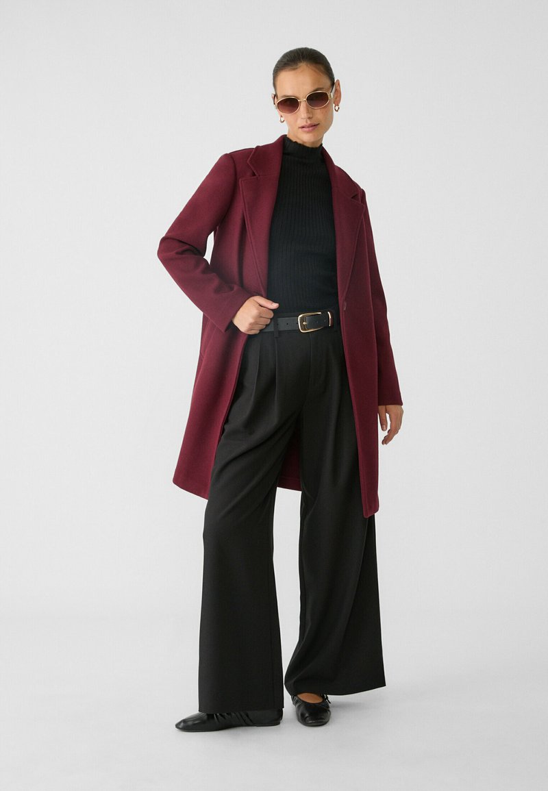 Stradivarius Mantel bordeauxrood