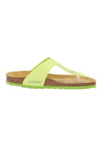 Lys gulgrøn flip-flop med en kork fodseng, gennemsigtig tårem og struktureret sål. Brandnavnet "palado" synligt på siden.