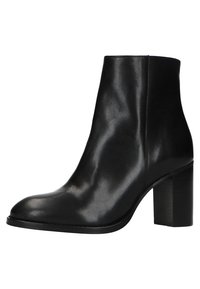 Bottine en cuir noir avec un bout rond, texture lisse et un talon bloc. Design sans couture avec des détails de couture minimaux.