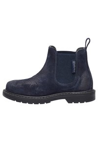 Stivale Chelsea in camoscio blu navy con pannelli laterali elasticizzati, una linguetta e una suola in gomma testurizzata. Caratterizzato da una finitura liscia e un design minimalista.