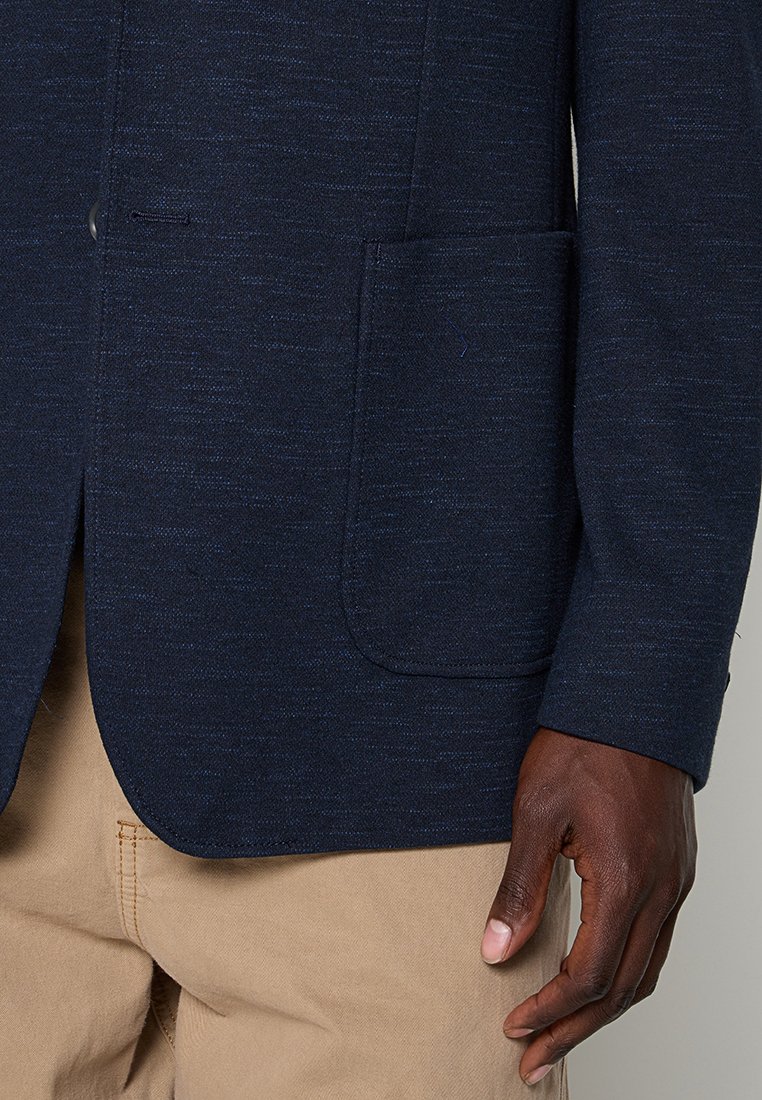SLIM FIT