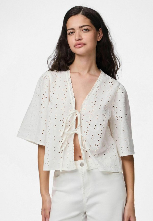 PCTYLA - Bluse - cloud cream