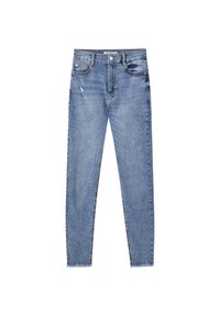 Jeans en denim bleu clair avec une coupe ajustée. Présentent des accents déchirés et un ourlet effiloché, cinq poches et une fermeture à bouton.