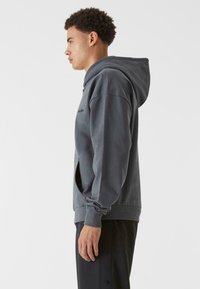 9N1M SENSE ESSENTIAL - Cipzáras pulóver - darkgrey
