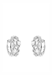 Silvriga hängande örhängen med sammanlänkade kedjelänkar och fyra fyrkantiga klara ädelstenar, som betonar geometriska former och ytliga glans.