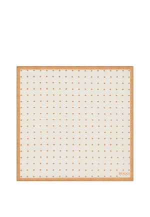 Cremefarbenes Einstecktuch mit gleichmäßig verteilten hellbraunen Polka Dots und einem hellbraunen Rand, in der Ecke mit "Boggi Milano" gebrandet.