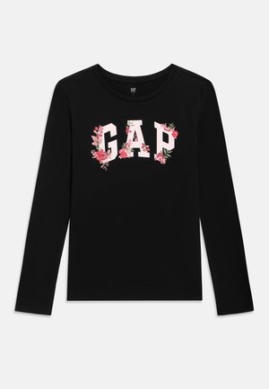 Schwarzes Langarmshirt mit dem Schriftzug "GAP" in Hellrosa, verziert mit roten und pinken Blumenmustern auf der Brust.