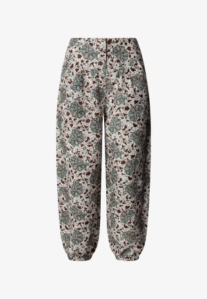 Pantaloni a taglio ampio con polsino elasticizzato, caratterizzati da una base bianca e intricati motivi floreali e geometrici verdi e marroni.