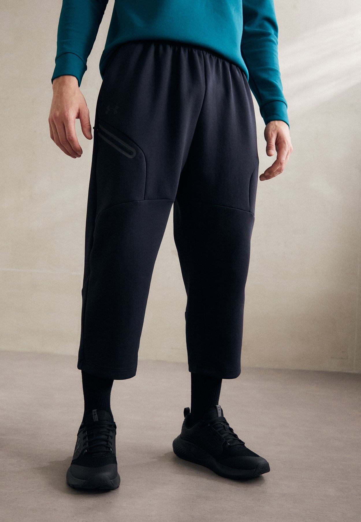 UNSTOPPABLE BAGGY CROP