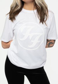 Paradiso Clothing FOO FIGHTERS FF LOGO HI-BUILD - Print T-shirt - white