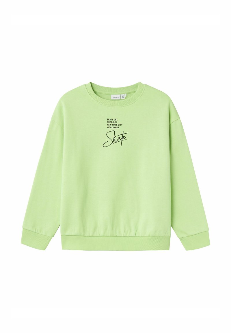 Sudadera verde claro con puños y dobladillo acanalados. Presenta texto negro: "SKATE DPT. BROOKLYN NEW YORK CITY WORLDWIDE" y un logo artístico de "Skate".