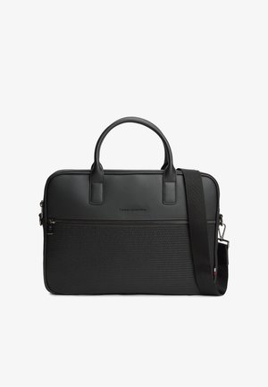 Zwart gestructureerde leren aktetas met twee handgrepen, een voorvak met rits en een verstelbare schouderriem.