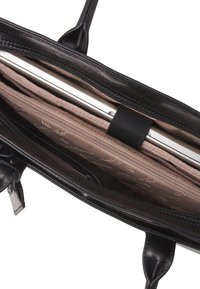 Borsa a tracolla in pelle nera con apertura con zip, dotata di un interno in tessuto rosa, comprendente una tasca con zip e un compartimento imbottito per dispositivi.