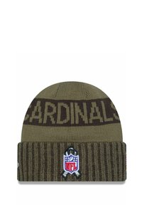 Bonnet en tricot vert olive avec une bande marron. "CARDINALS" en lettres majuscules sur la bande, avec un patch du logo de la NFL sur le devant.