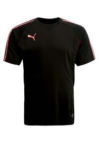 Camiseta deportiva negra de manga corta, con franjas laterales rosas y un pequeño logotipo en el pecho. Textura suave y material ligero.