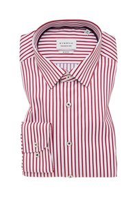 Camicia a righe rosse e bianche, taglio slim fit, design con bottoni, materiale in cotone, colletto medium spread, polsino sinistro con righe abbinate e dettagli con bottoni.