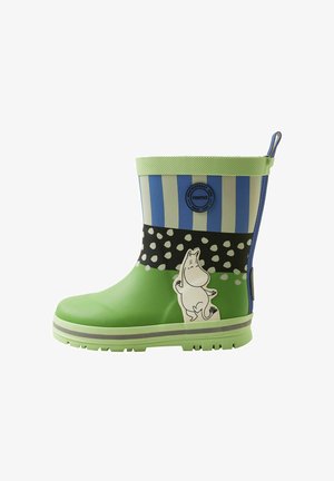 Zeleni gumijasti dežni škorenj s plavimi in belimi črtami, črnimi pikami in ilustracijo Moomin lika na strani; zrnata površina in podplat.