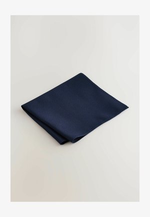 Marineblauwe textured stof, keurig gevouwen, met een subtiel patroon. Het materiaal lijkt glad met een fijn geweven ontwerp en rechte randen.