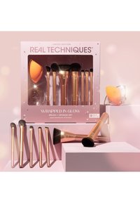 Real Techniques WRAPPED IN GLOW BRUSH + SPONGE SET - Make-up Brush Set