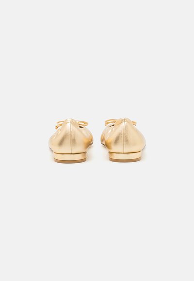 Stuart Weitzman BRIA BALLET FLAT - Klassischer Ballerina - golden