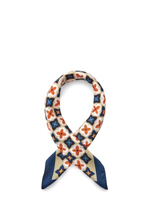 Siltet tørklæde bundet i en løs knude med et geometrisk blomstermønster i orange, blå, beige og hvid på hvid baggrund.