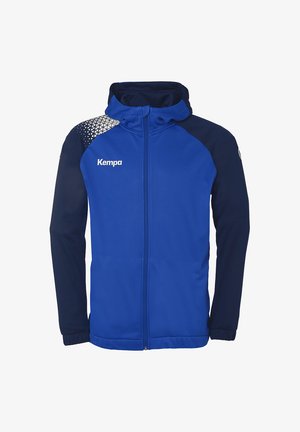 Blaues Sportjacke mit marineblauen Akzenten, durchgehendem Reißverschluss, Kapuze und geometrischem Muster auf einer Schulter. Mit "Kempa"-Logo auf der Vorderseite.