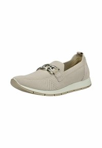 Beige instap sneaker van gebreide stof, met een metallic kettingdetail bovenop en een witte rubberen zool met profiel.