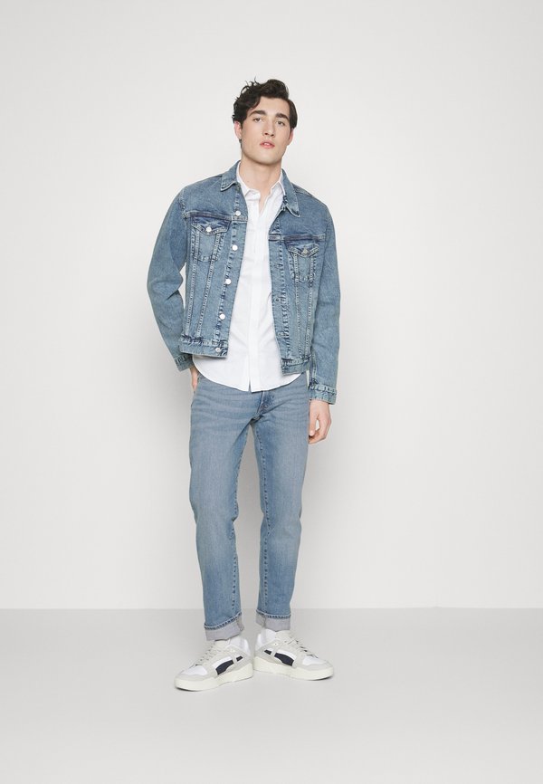 Straight leg jeans - light wash3