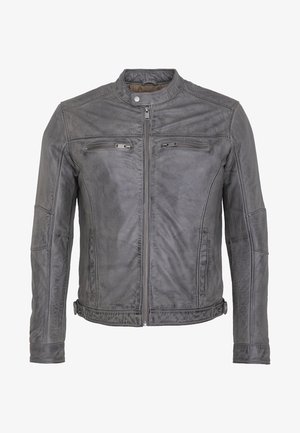 Szara skórzana kurtka ze stójką, wyposażona w zapinane na zamek kieszenie na piersi, kieszenie boczne oraz przeszycia na rękawach.