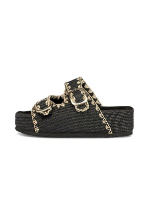 Sandal invernale nera con piattaforma, dotata di due cinturini con fibbie, dettagli in trama intrecciata e cuciture di colore chiaro a contrasto lungo i bordi.