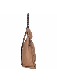 Tasche aus terrakottafarbenem Leder mit glatter Oberfläche, seitliche Ansicht, die die abgerundete Form und einen Kettenriemen zeigt. Minimalistisches Design mit kontrastierenden Kanten.