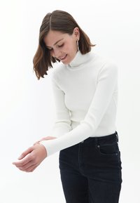 OXXO TURTLENECK - Sweter